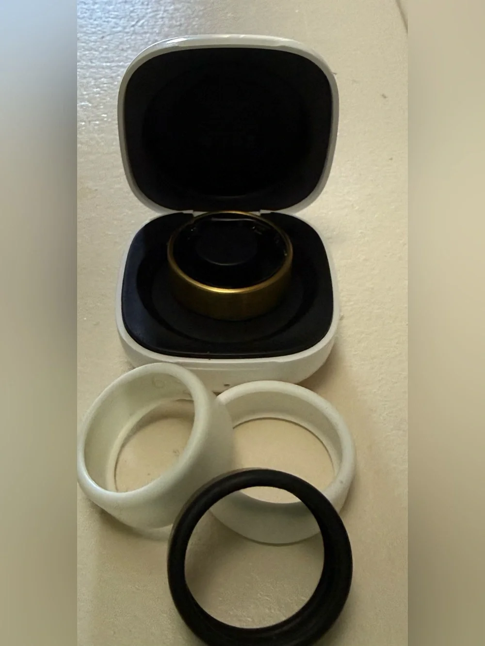 QALO Gold Smart Ring - Size 8 3 silicone guards included and white charging case